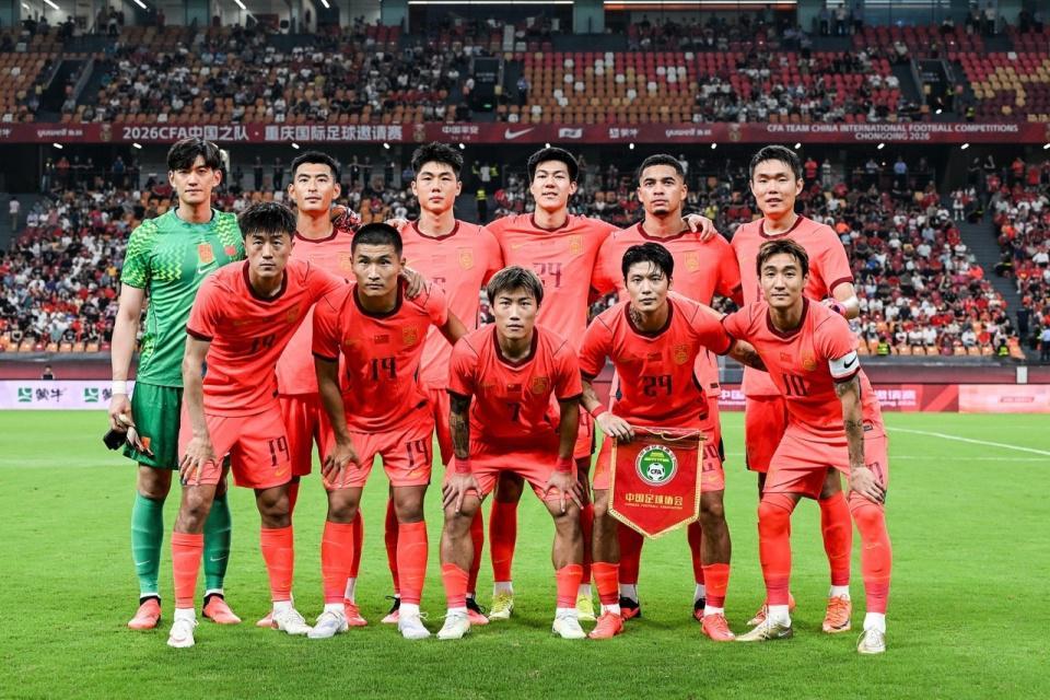国足VS巴勒斯坦首发：19岁中非混血后腰首次先发 赵松源回归进替补